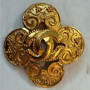 CHANEL CC Brooch Vintage